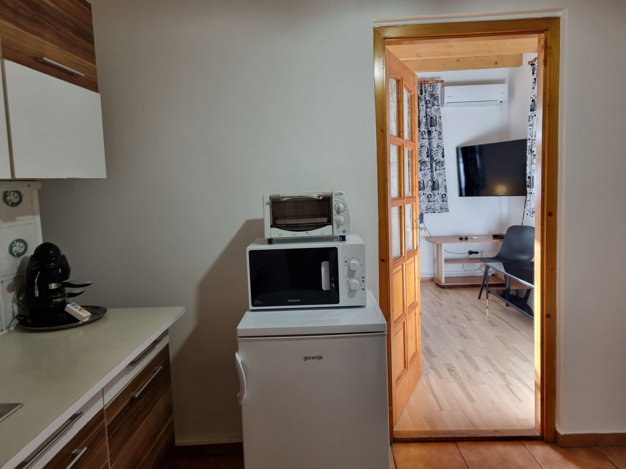 Tóra néző teljes ház 2 fős apartman 1 hálótérrel (pótágyazható) – Tóparti Vendégház Dunaújváros bal 2 ágyas apartman pótágyazható