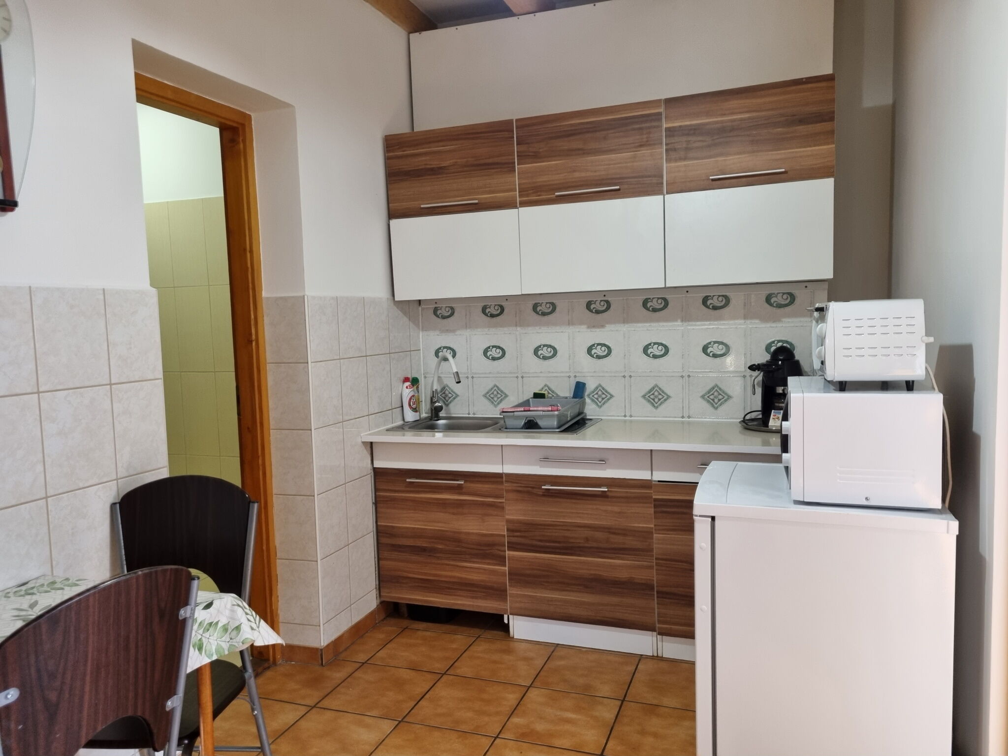 Tóra néző teljes ház 2 fős apartman 1 hálótérrel (pótágyazható) – Tóparti Vendégház Dunaújváros bal 2 ágyas apartman pótágyazható