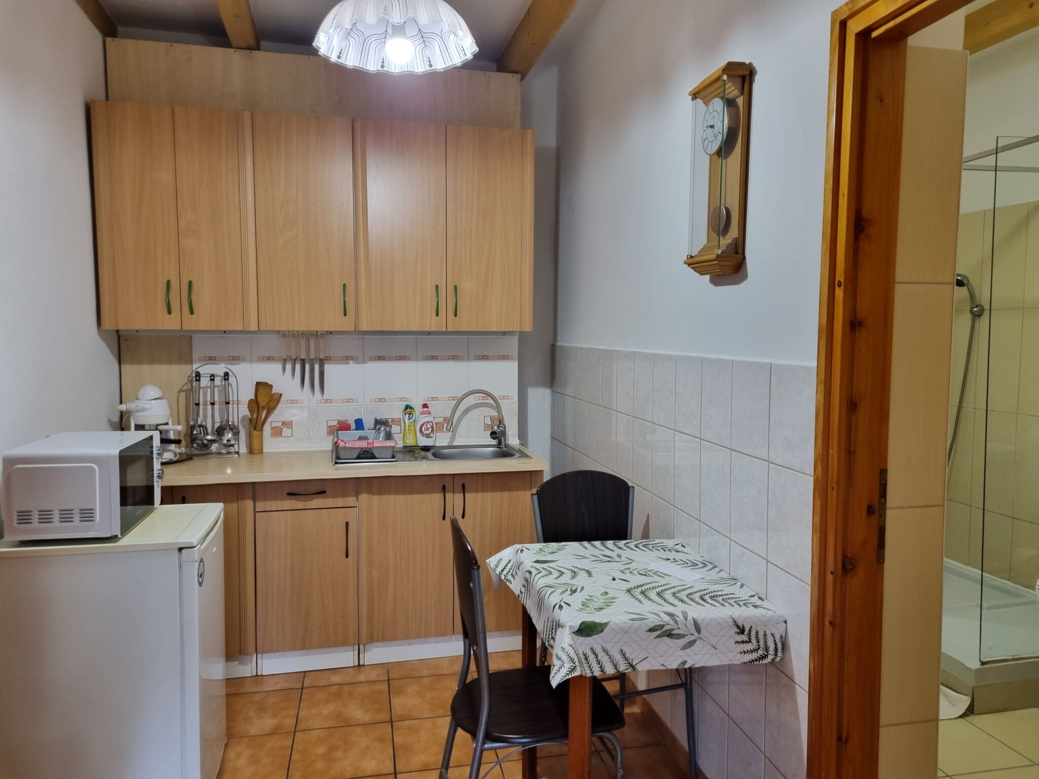 2 fős apartman 1 hálótérrel (pótágyazható) – Tóparti Vendégház Dunaújváros bal 2 ágyas apartman pótágyazható