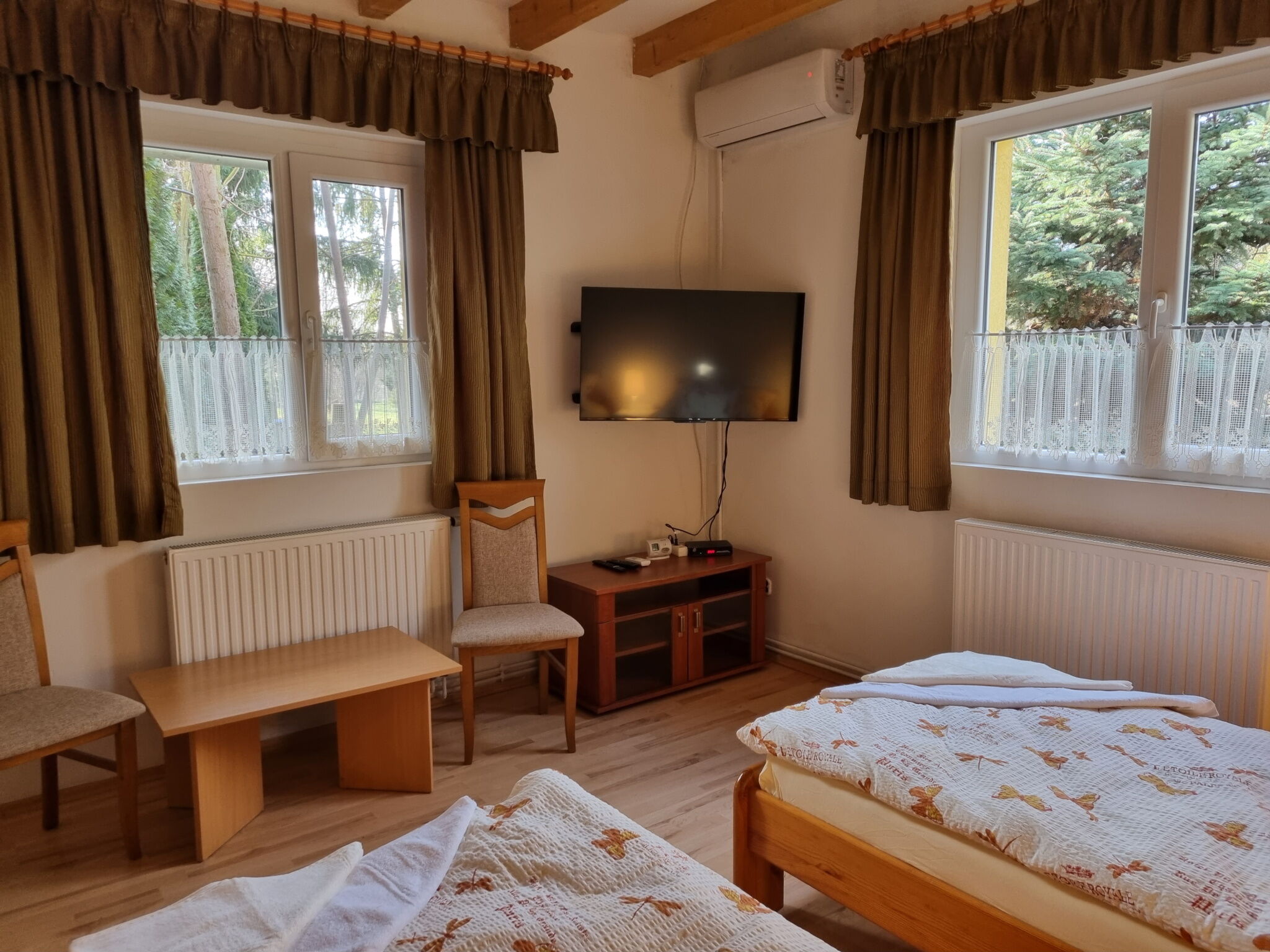 2 fős apartman 1 hálótérrel (pótágyazható) – Tóparti Vendégház Dunaújváros bal 2 ágyas apartman pótágyazható